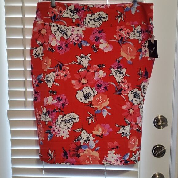 Jemma Flower Straight  Pull On  Skirt NWT, Size2X, 96% Polyester, 4% Spandex - Picture 1 of 3